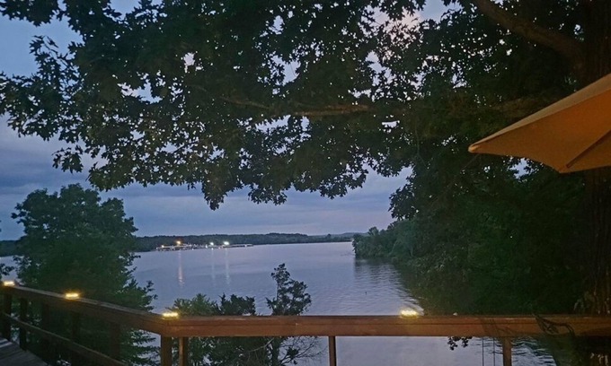 Camden Condo | Low April nightly rate. sleeps 4 with boat dock on TN River/KY Lake