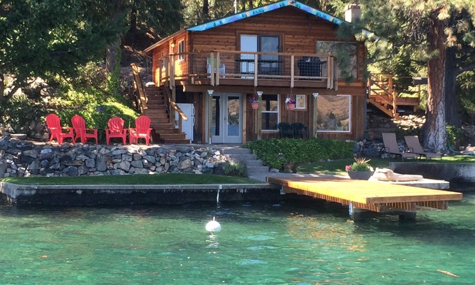 Chelan Cabin | Low Bank Waterfront Cabin on Lake Chelan