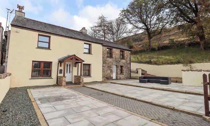 Holmrook House | LOW BIRKER FARM, family friendly, with open fire in Eskdale Green