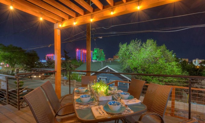 West University House | *Low Rates* Minerva House ~UNR~Deck~Reno~Groups ~ Near Downtown~Family Fun