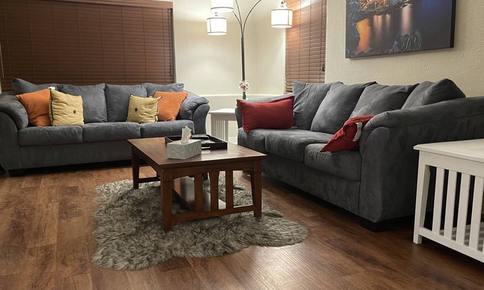 Midtown House | Low Summer Rates ! A Territorial Sante Fe Home with Fenced Yard 3 mile UofA
