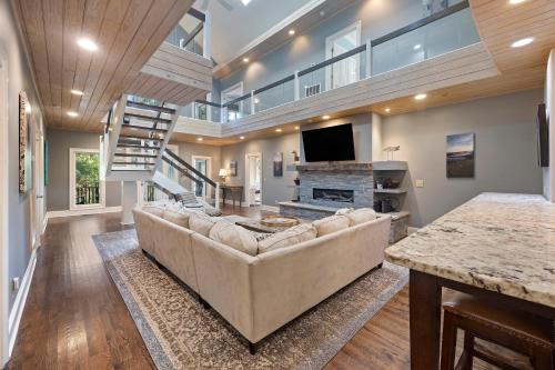 West Beach House | LOW374: 374 Low Oak Woods