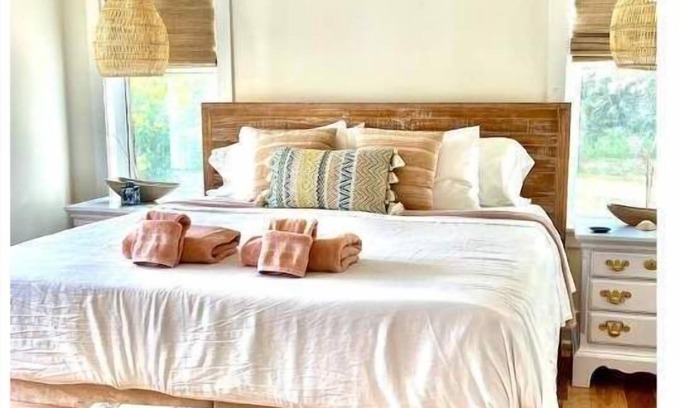 Charleston Apartment | Lowcountry Cottage Suite 3 miles from oceanfront and 8 miles to downtown!