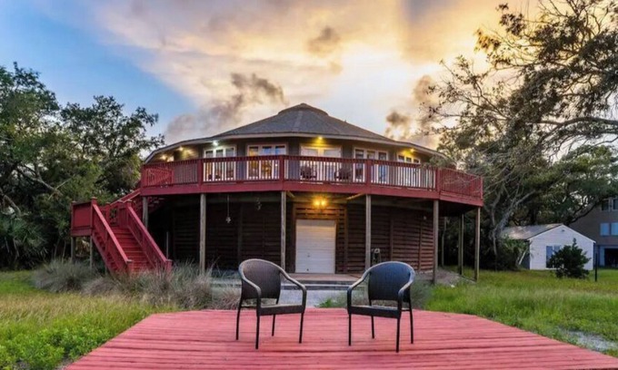 Dale House | LOWCOUNTRY OASIS - Round House on St Helena