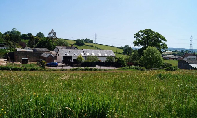 Honiton House | Lower Curscombe Barn - Beautiful 400-year-old threshing barn. Pet-friendly.
