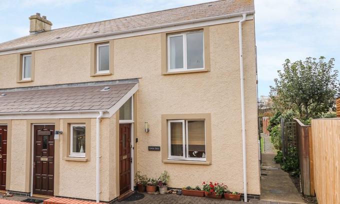 Solva Apartment | LOWER DECK, family friendly, country holiday cottage in Solva