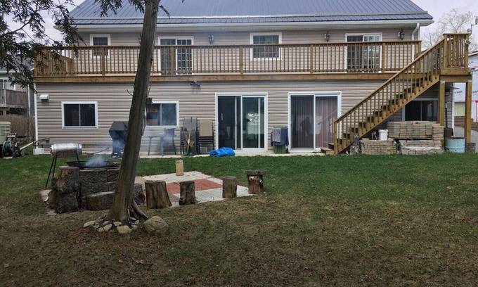 Kirkfield House | LOWER LEVEL COTTAGE/HOME ON CANAL LAKE FOR RENT