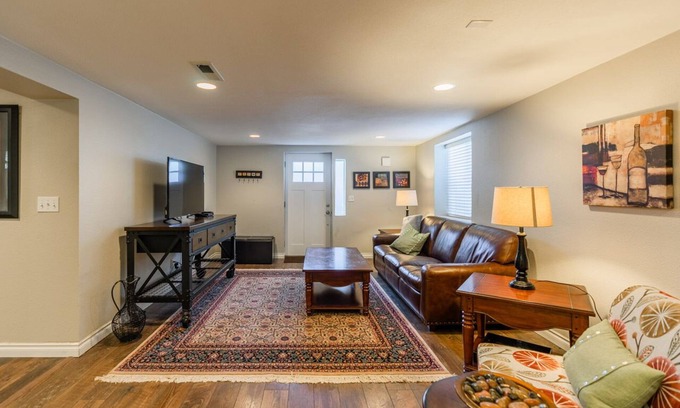 Richland House | Lower Level Historic Gold Coast "Q" house