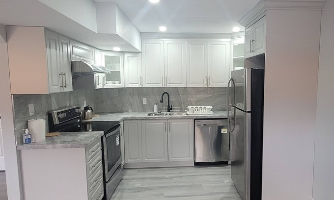 Lakeport House | Lower level near Niagara Falls