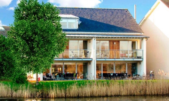 Cirencester House | Lower Mill holiday house rental with beach/lake nearby, balcony/terrace and golf