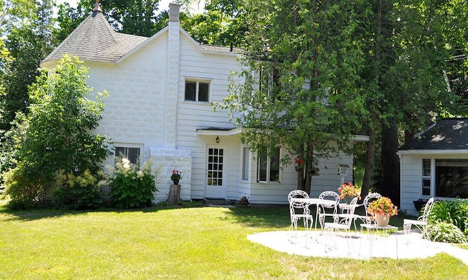Frankfort House | Lower Terrace in Three Pines Resort