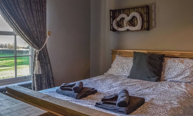 Selby Cottage | Loyal Cerise Bondgate