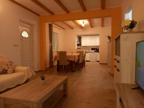 Srima Apartment | LOZA-holiday home,kuca za odmor