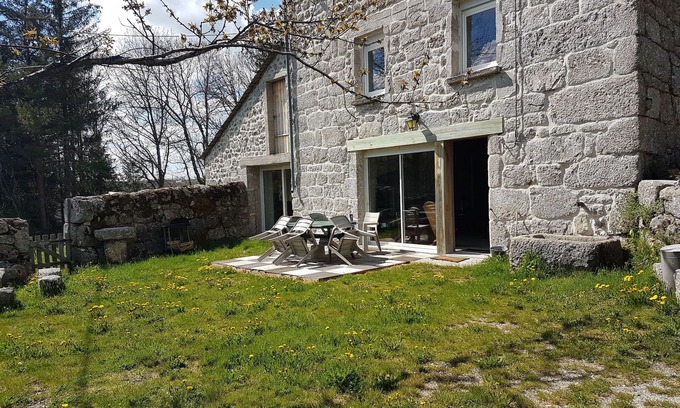 Rieutort-de-Randon House | Lozère Rieutort quiet gite on the edge of a small hamlet, near a stream