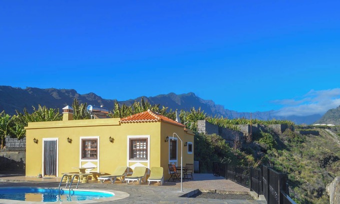Los Llanos de Aridane Cottage | LP1103 Holiday cottage with private pool in Tazacorte