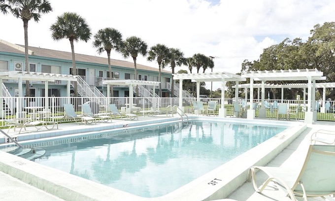 New Smyrna Beach Condo | LQQK! Fish Cottage! CLEAN, neat, bright, cozy, and cute!