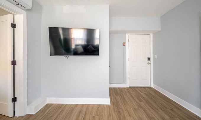 Black Rock Historic District Apartment | Lrg 2 Bedroom apart in BlackRock
