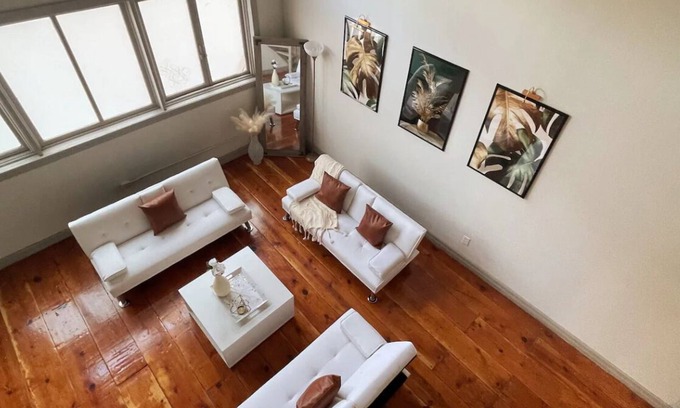 Midtown Apartment | LRG 3 BD Dtown Loft Tailored to Events Sleeps 15