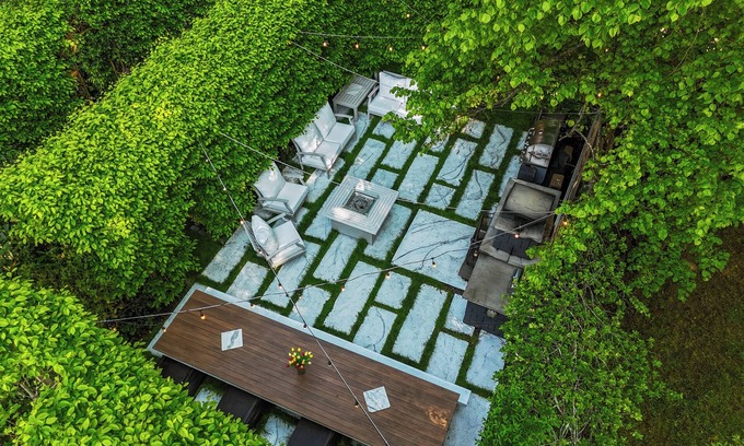 Top of the Hill House | LTR Downtown Mansion Walk to Everything, Parking, Indoor Outdoor Living