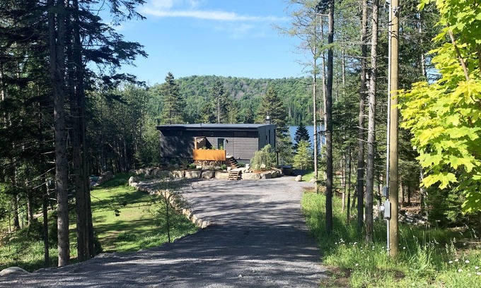 Sainte-Lucie-des-Laurentides Cottage | Luxury lakefront cabin. Modern design + hot tub
