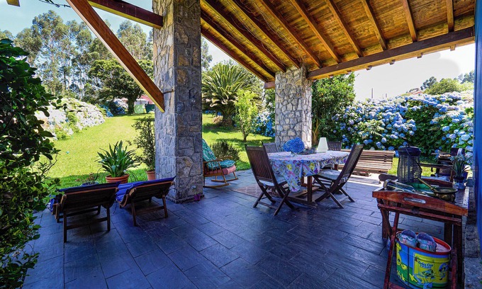Illas Cottage | Lua's blue house: A magical place