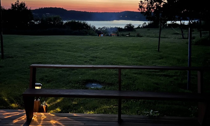 Lubec House | Lubec Saltbox with sunsets! Guests give us 10/10 REVIEWS!