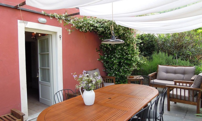 Lucca Apartment | LuccaLarge and cozy apartment in a farmhouse with swimming pool 6 km from Lucca