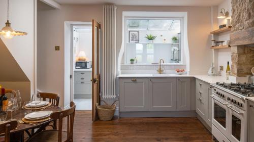 Rodborough House | Lucknow Cottage