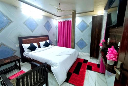 Charbagh Hotel | LUCKNOW HOTEL K P C Near Temple - fully Air Conditioned hotel at Prime Location - Hygiene & Spacious Room - with wifi - BEST HOTEL IN LUCKNOW