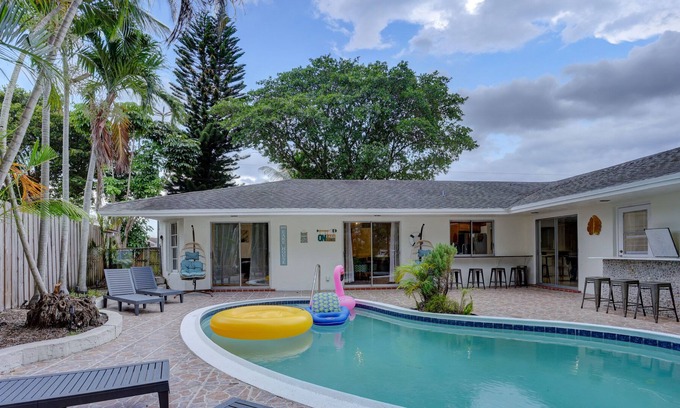 Margate House | Lucky Day Lake House- “AMAZING FORT LAUDERDALE”WATERFRONT+PERGOLA+POOL+JACUZZI