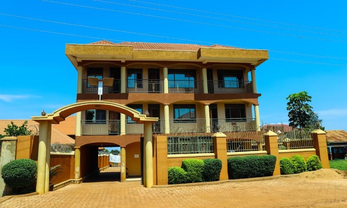 Jinja Hotel | Lucky Guest House