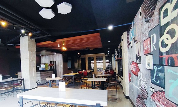 Panakkukang House | Lucky Inn & Cafe