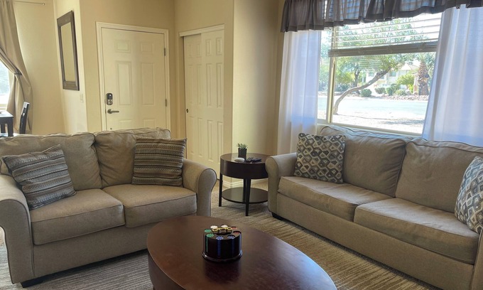 Mesquite Condo | Lucky Seven Oasis by Mesquite Vacation Rentals with Community Pool and $510 in free daily activities