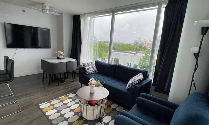 Chinatown Condo | Lucy's house Downtown Vancouver