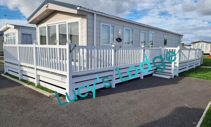 Rhyl House | Lucy's Lodge