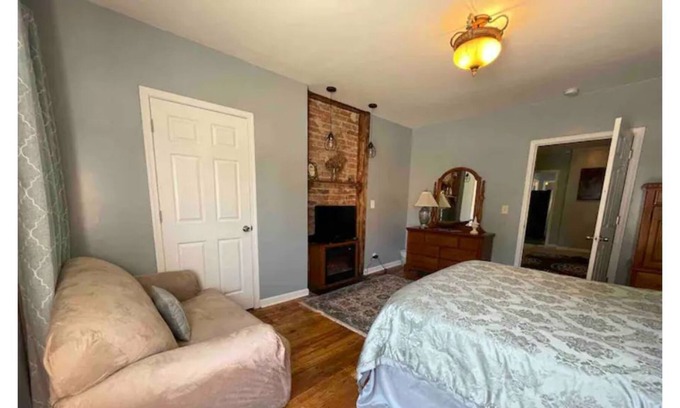 Ludlow Apartment | Ludlow bungalow, 5 minutes to cincy, 15 to cvg