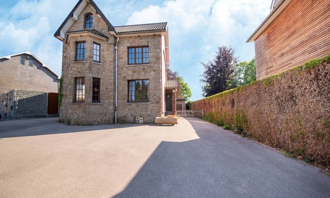 Waimes Villa | Ludogite: Lover’s Retreat