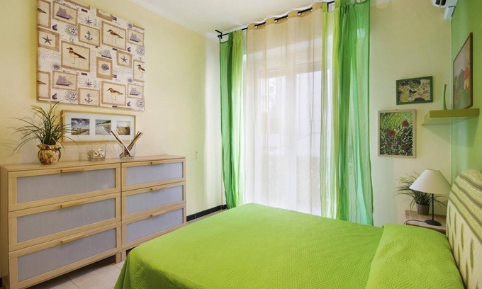 Sestri Levante Apartment | LUDOVICA: centrally located,150 mt from sea. Private parking. Air Condtioning