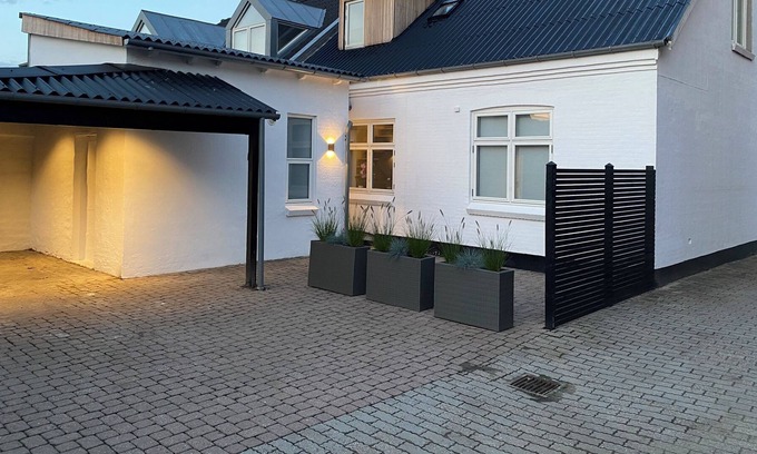 Herning House | Luksus Byhus 100 Meter fra Gågaden med Egen Carport