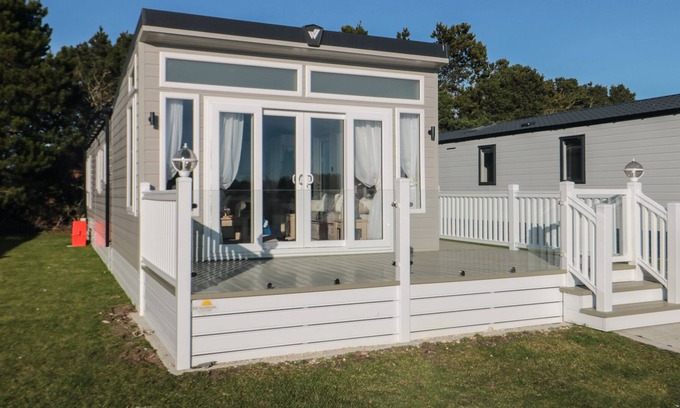 Eastfield Cabin | LULA LODGE, family friendly, with a garden in Eastfield