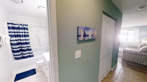 El Centro Beach House | Lullwater Condos 291