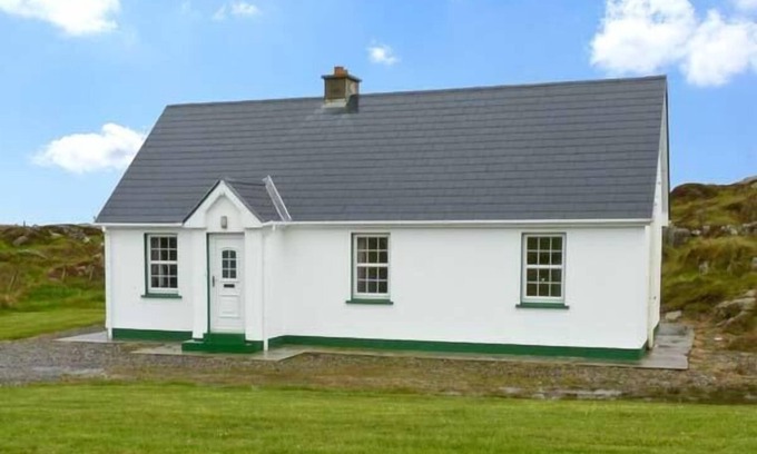 Kincasslagh Cottage | LULLY MORE COTTAGE, pet friendly in Cruit Island, County Donegal