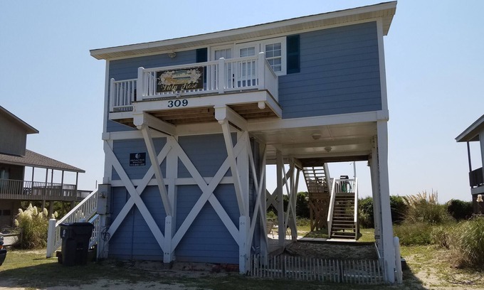 Holden Beach House | 'Lulu Rose" - Oceanfront Home w/Hot Tub, 2 Bedrooms/2 Bathrooms
