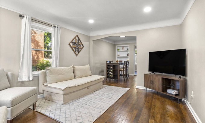 Royal Oak House | Lulus Place: Modern Farmhouse minutes from downtown