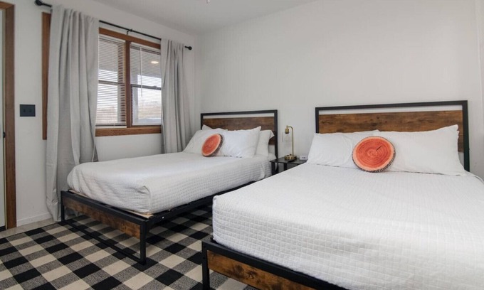 Balsam Lake Hotel | LumberJill Lodge #4 | 2 Full Beds