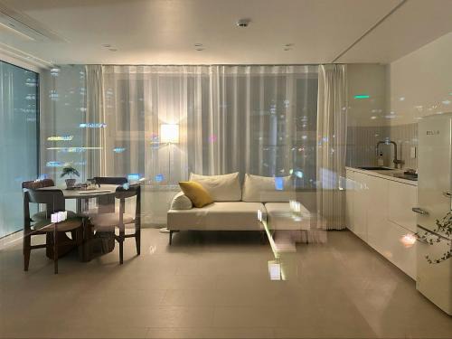 Gyeongju Apartment | LUMI Stay Rooftop Terrace