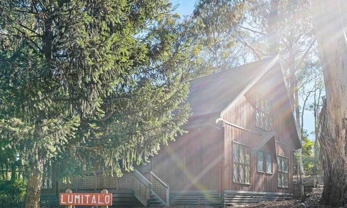 Sawmill Settlement Cabin | Lumi Talo - Retro quintessential two-story cedar lodge