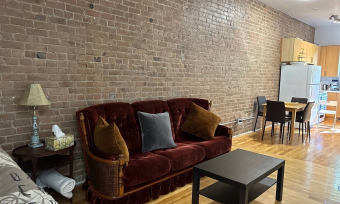 Cachan Apartment | Lumineux Loft à Montreal au Coeur de la Petite Italie