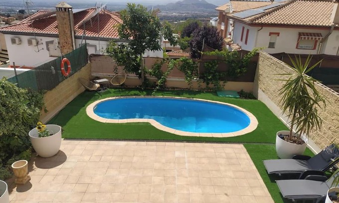 Jun House | Luminosa y confortable casa con vistas y piscina