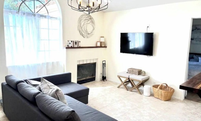 Rancho Santa Margarita Condo | Luminous condo with corner view walking distance from lake!